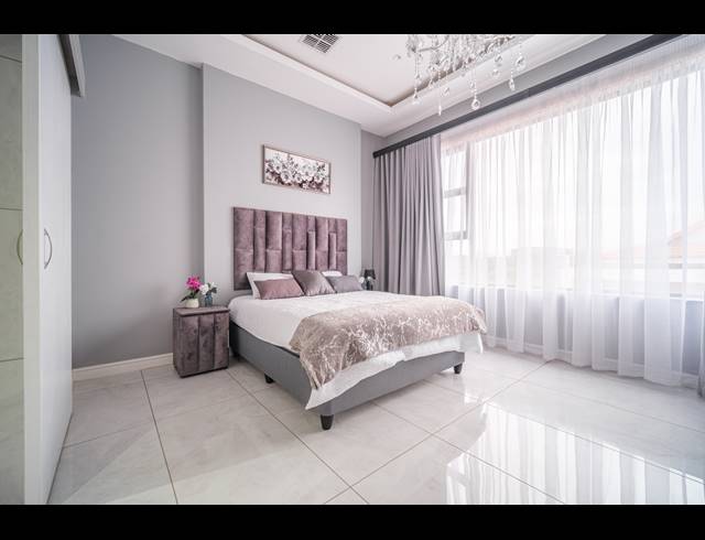 3 BEDROOM TOWNHOUSE FOR SALE IN IZINGA RIDGE